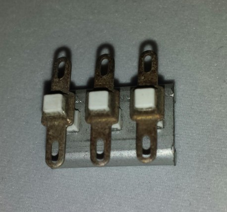 Ceramic mounting bracket - with 3 double soldering clip